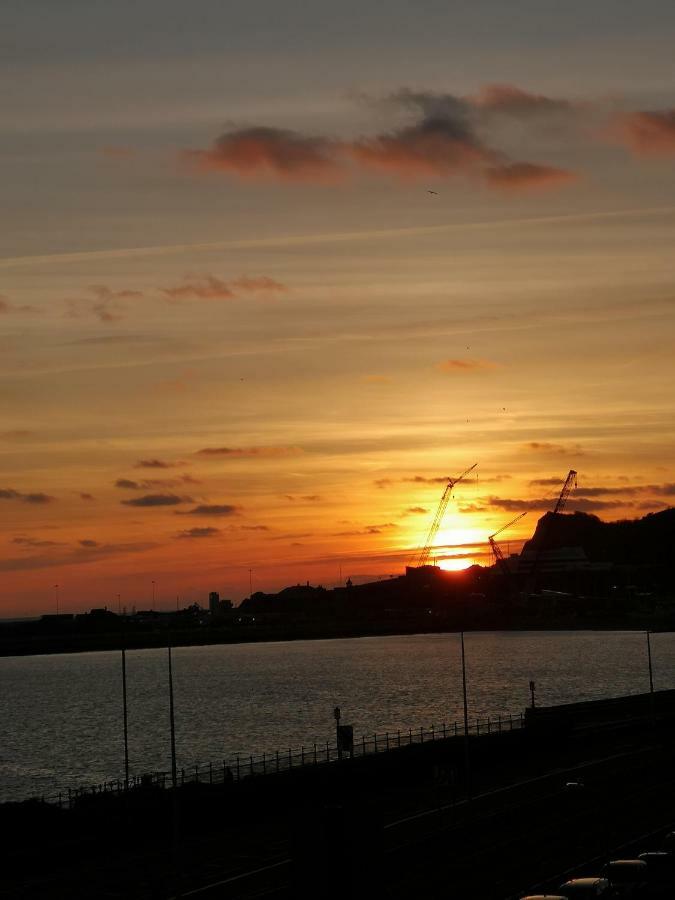 Whole Flat Next To Dover Port With Parking Esterno foto